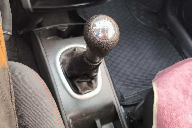 Used CHANGAN CX20 2014 1.4L Manual Sport Version China IV Standard
