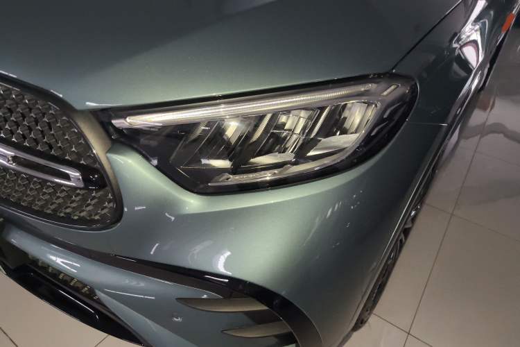 Used Mercedes-Benz GLC Coupe 2025 GLC 300 4MATIC Coupe SUV
