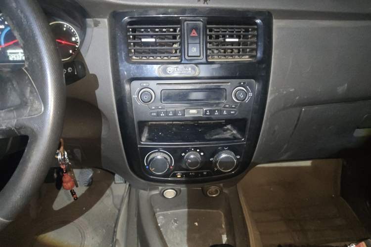 Used Wuling Rongguang V 2015 1.5L Standard Version Audio And AC Panel