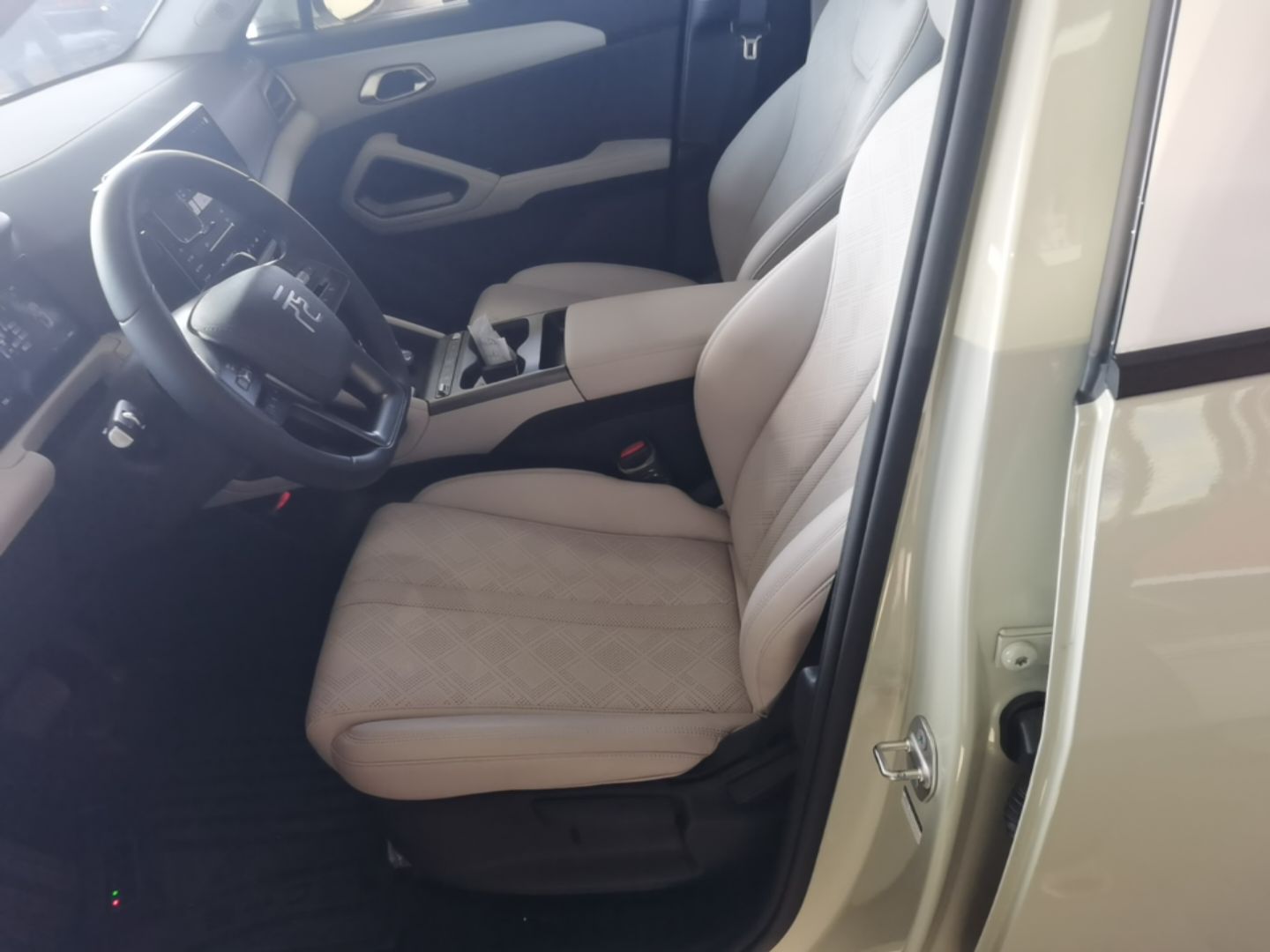 BYD Yuan UP 2025 Intelligent Driving Version 401 KM Dynamic Edition — снимка 17
