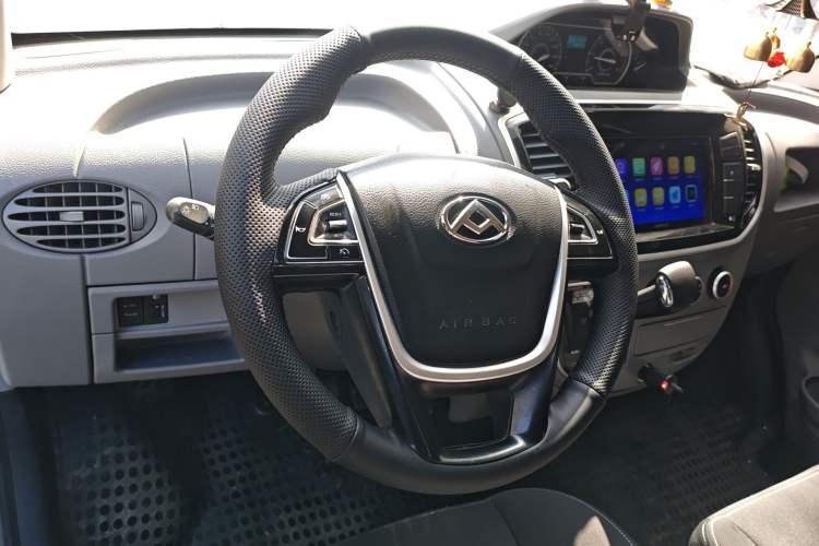 Used SAIC MAXUS Xintu V80 2019 2.5T Classic Model AMT Aoyuntong Long Wheelbase Mid-Roof 7-Seater