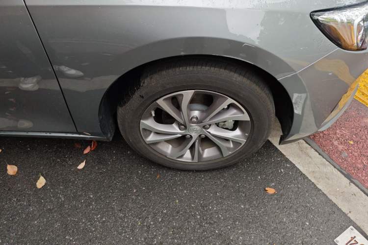 Used Buick Verano 2023 Pro Enjoyment Edition Right Front Wheel Hub