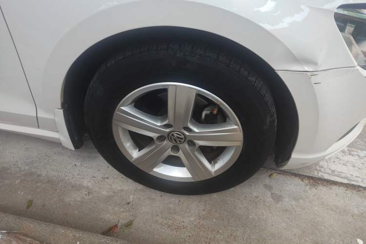 Used Volkswagen Lamando 2017 230TSI DSG Fashion Edition Right Front Wheel Hub