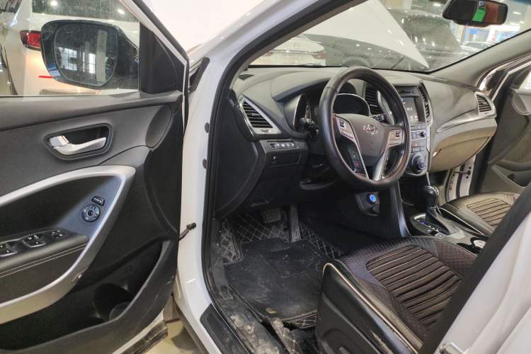 Used Hyundai Santa Fe 2017 2.0T Automatic Two-Wheel Drive Smart Version 7 Seats