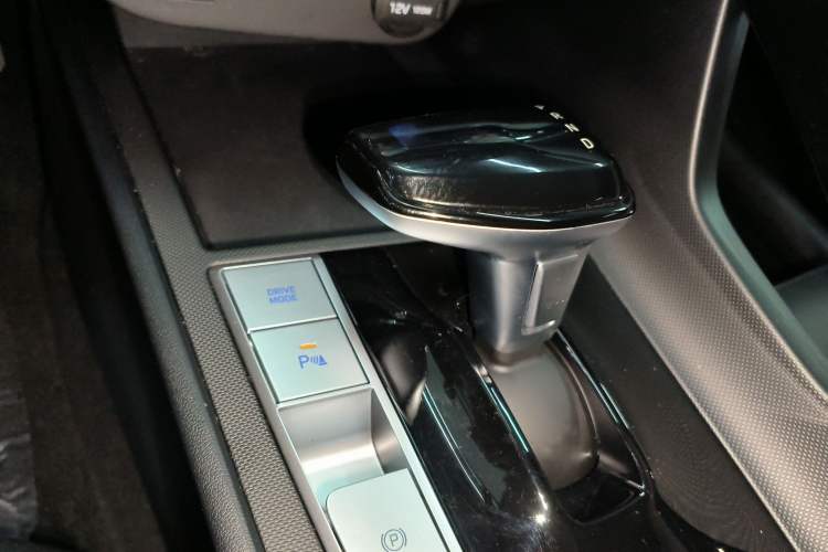 Used Hyundai Elantra 2023 1.5L CVT GLX Elite Edition Gear Lever