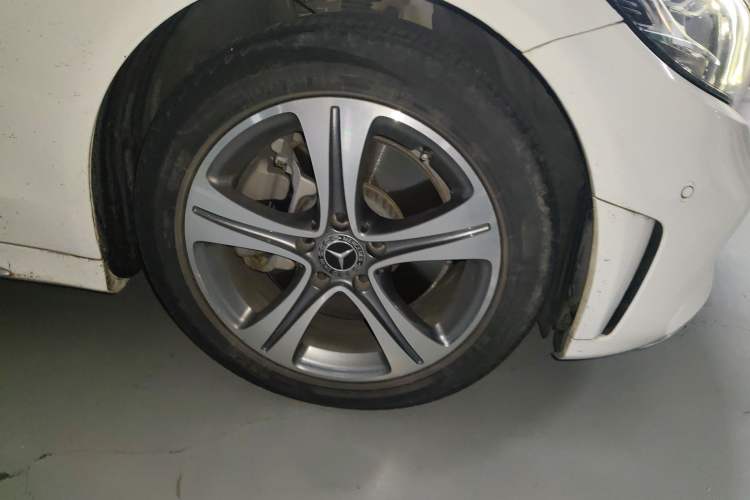 Used Mercedes-Benz C-Class 2019 C 260 L Sport Edition Right Front Wheel Hub