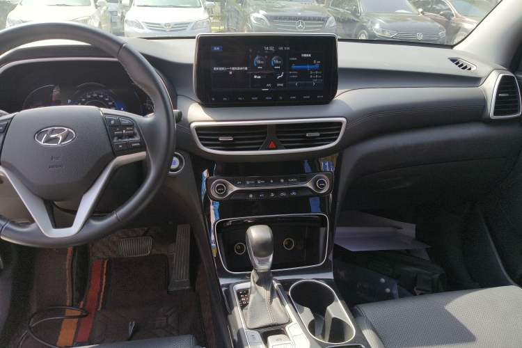Used Hyundai Tucson 2020 280TGDi Two-Wheel-Drive GLS Fashion Edition China VI Standard Audio And AC Panel