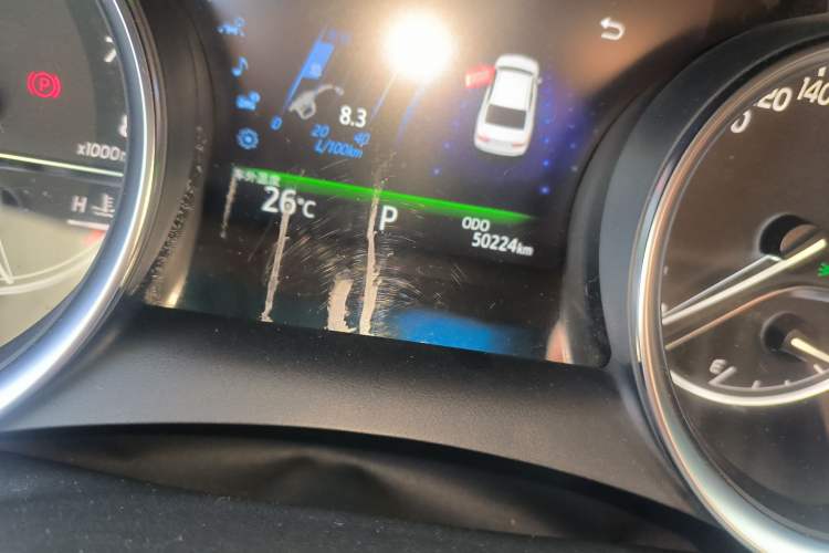 Used Toyota Camry 2018 2.5G Luxury Edition Odometer Close Up