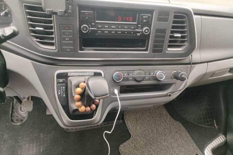 Used SAIC MAXUS Xintu V80 2021 2.0T AMT Classic Aoyuntong Short Wheelbase Mid-Roof 5/6-Seater