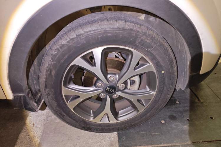 Used Kia KX3 2015 1.6L Automatic Two-Wheel Drive DLX Right Front Wheel Hub