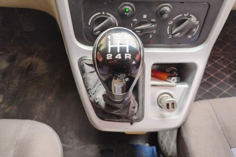 Used CHANGAN KAICHENG Ruixing M70 2018 1.5L Comfort Model Flat-Top Hatchback DAM15DL Gear Lever