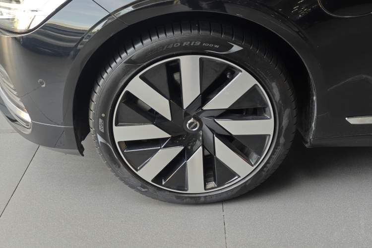 Used Volvo S90 New Energy 2025 Plug-in Hybrid Four-Wheel Drive Long-Range Luxury Smart Edition