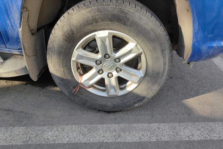 Used SAIC MAXUS T60 2022 5th Anniversary Edition 2.0T Diesel Manual Transmission 4x4 High Ground Clearance Comfort Version Flat Cargo Bed