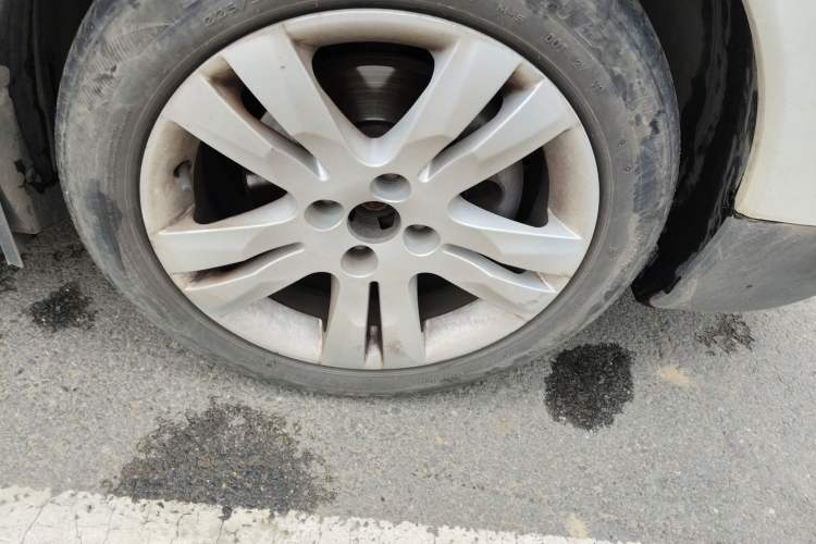 Used Peugeot 3008 2015 1.6THP Automatic Prestige Edition Right Front Wheel Hub