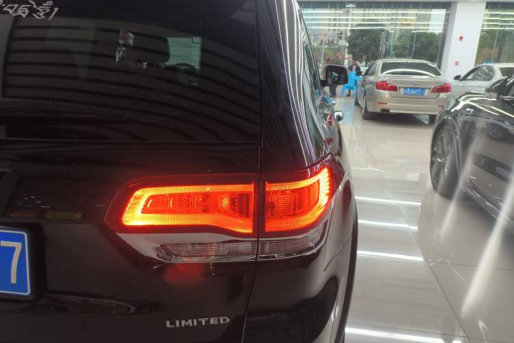 Used Jeep Grand Cherokee (Import) 2020 3.0L Elite Navigation Edition
