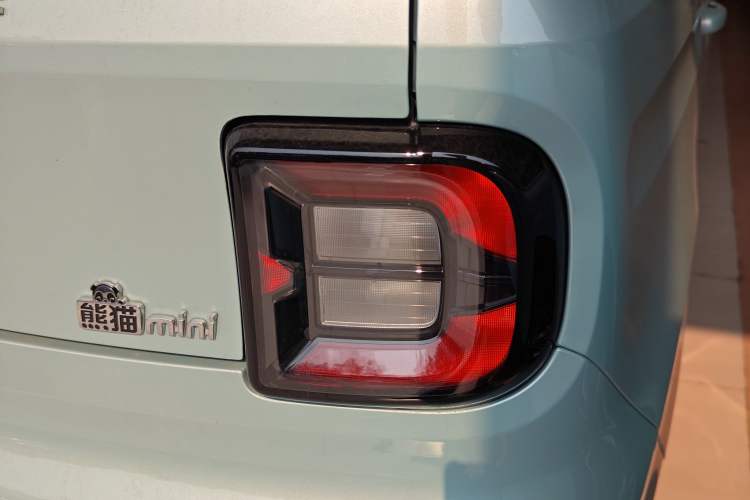 Used Geely Galaxy Panda 2024 Panda Mini 200km Endurance Bear Right Rear Taillight