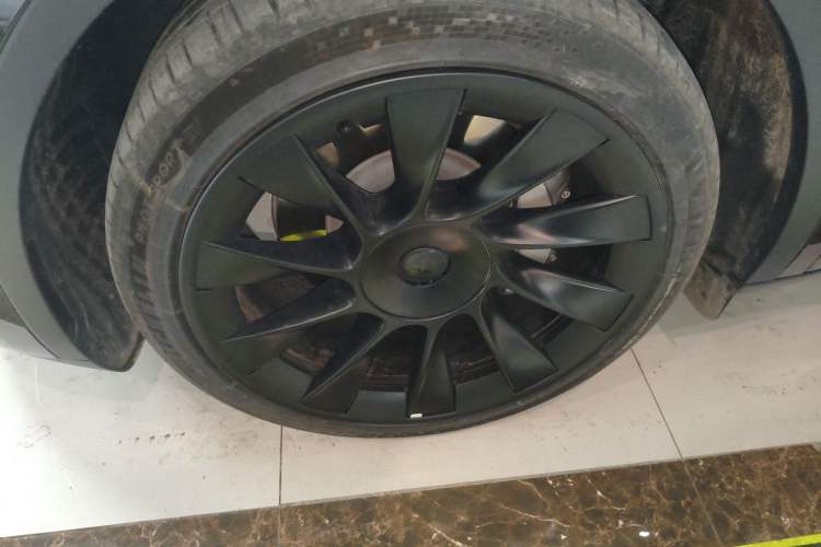 Used Tesla Model Y 2024 Long-Range All-Wheel-Drive Version
