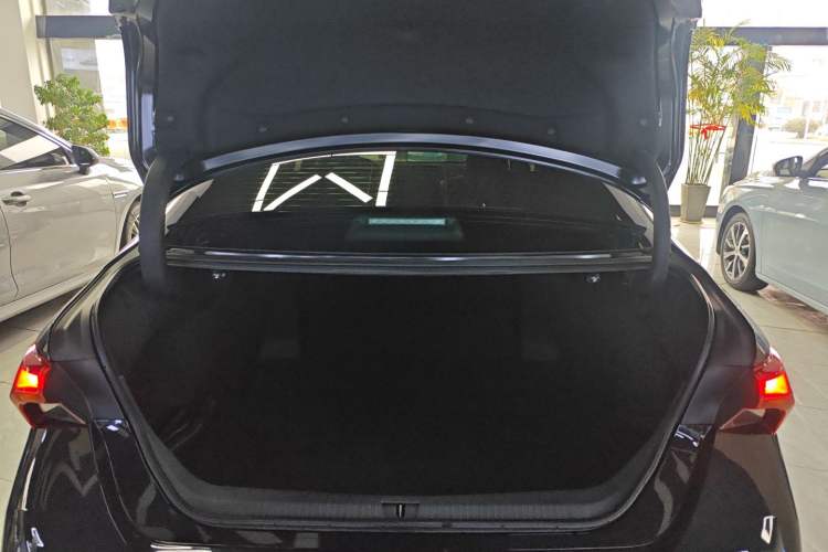 Used Toyota Avalon 2024 Dual-Motor 2.0L Premium Edition
