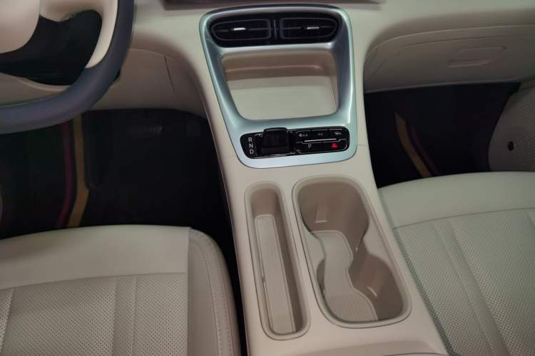 Used Geely Galaxy Geome 2025 UP 410km Exploration Edition Gear Lever
