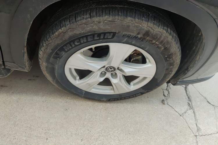 Used Toyota Highlander 2022 Dual-Engine 2.5L 4x4 Elite Edition 7-Seater Right Front Wheel Hub