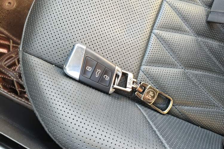 Used Volkswagen Passat 2020 Revised Version 330TSI Luxury Edition China VI Standard Vehicle Key