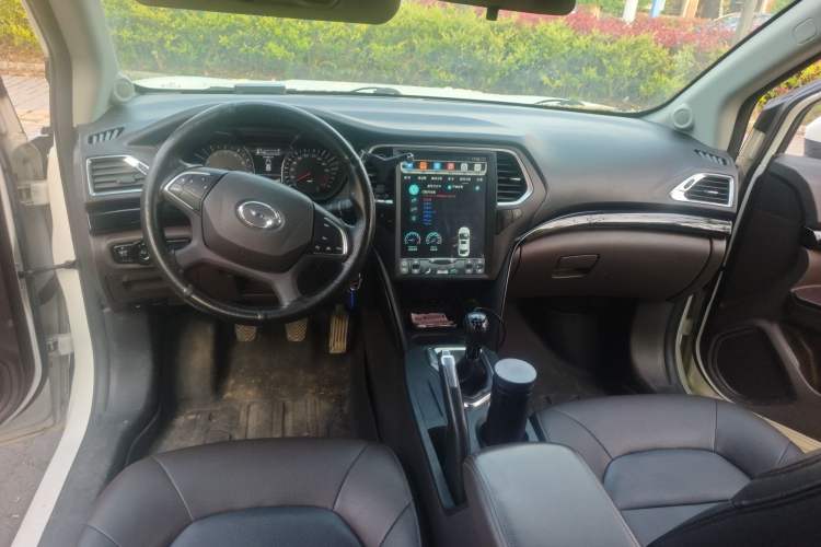 Used GAC Trumpchi GS4 2017 200T Manual Two-Wheel Drive Elite Edition Center Console