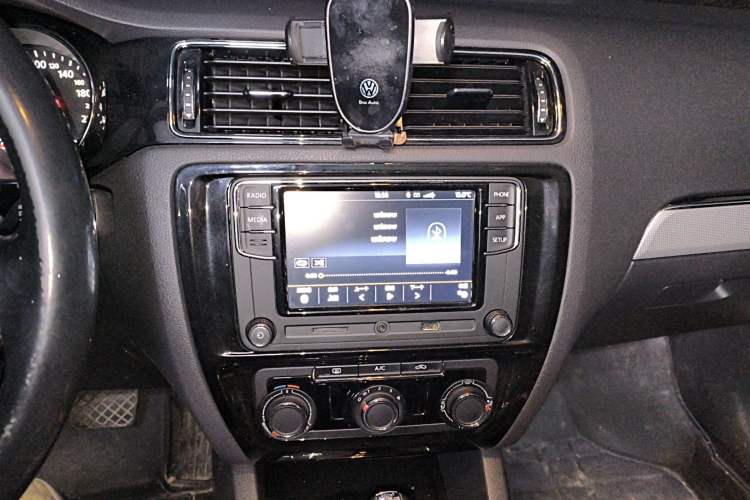 Used Volkswagen Sagitar 2018 280TSI DSG Ignite Edition Audio And AC Panel