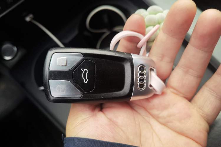 Used Audi A4L 2018 30th Anniversary Edition 40 TFSI Trendy Model Vehicle Key