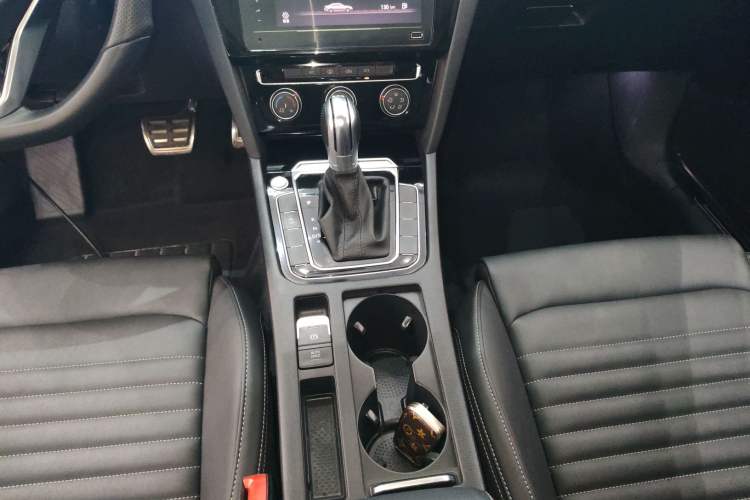 Used Volkswagen Magotan 2023 2 Million Units Limited-Edition 280TSI DSG Comfort Version Gear Lever