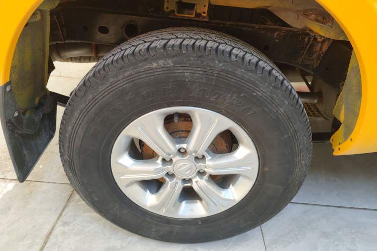 Used Nissan Navara 2021 2.5L Facelift Manual Transmission 4x4 Comfort Version QR25
