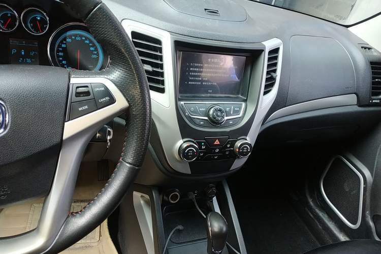 Used CHANGAN CS35 2015 1.6L Automatic Luxury Model China IV Standard
