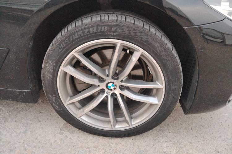 Used BMW 5 Series 2018 525Li M Sport Package Right Front Wheel Hub