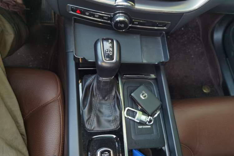 Used Volvo XC60 2021 T5 4x4 Smart Luxury Edition Gear Lever