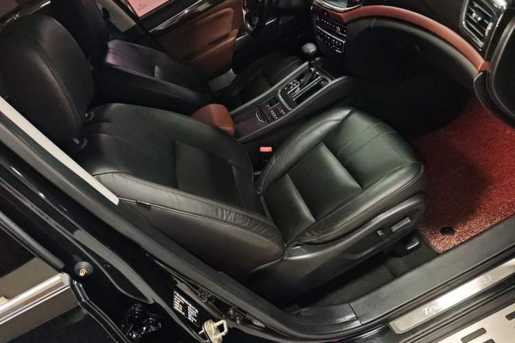 Used GAC Trumpchi GS8 2017 320T Two-Wheel Drive Luxury Smart Connectivity Version (7 Seats) Right Front Seat