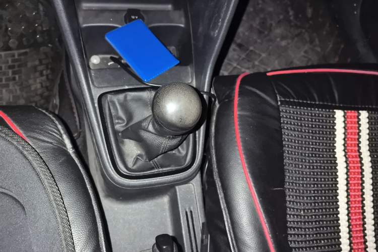 Used Volkswagen Jetta 2015 Value Edition 1.6L Manual Fashionable Style Gear Lever