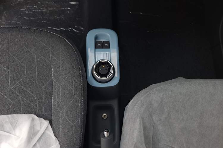 Used Geely Galaxy Panda 2024 Panda Mini 200km Endurance Bear Gear Lever