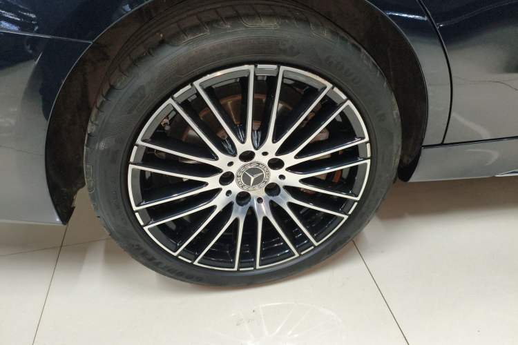 Used Mercedes-Benz C-Class 2022 Restyled C 260 L Sport Edition Right Rear Wheel Hub