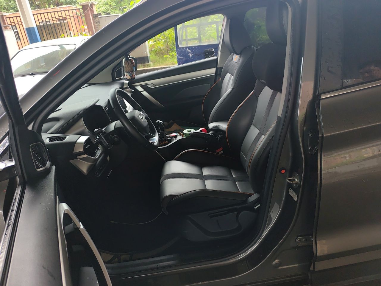 Geely Auto Coolray 2023 1.4T Manual Gold Edition — снимка 12