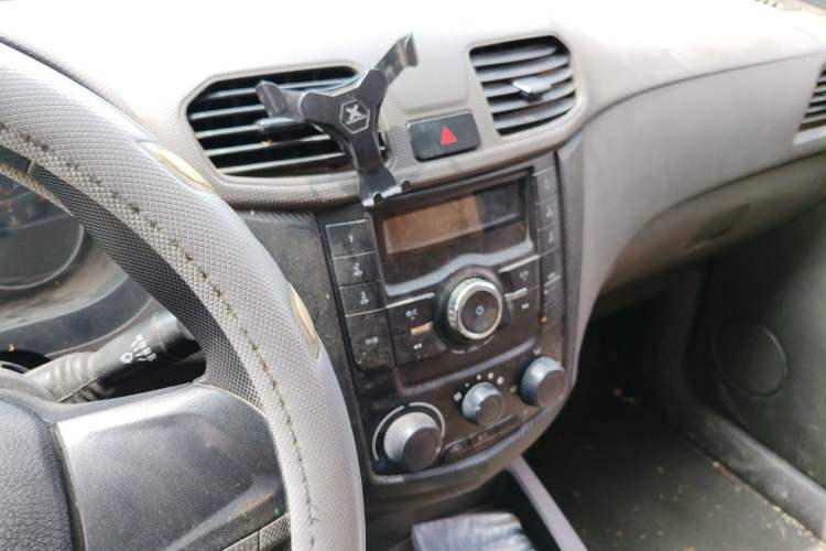 Used Wuling Hongguang 2018 1.5L Classic S Base Model Audio And AC Panel