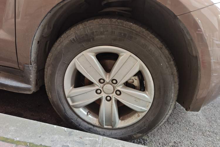 Used Geely Auto GX7 2013 2.0L Automatic Prestige Edition Right Front Wheel Hub