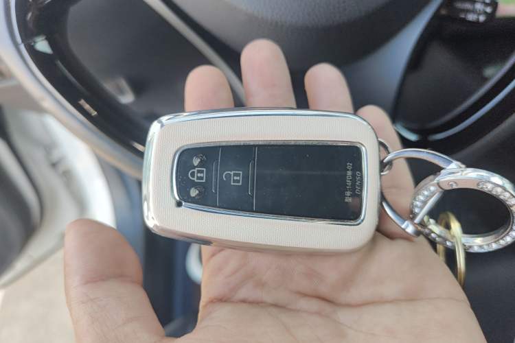 Used Toyota IZOA 2018 2.0L Yichi Version China VI Standard
