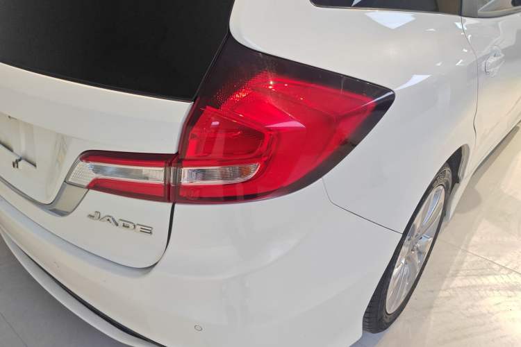 Used Honda Jade 2017 1.8L automatic Comfort version 5 seats
