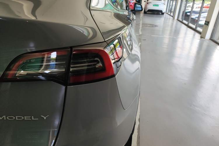 Used Tesla Model Y 2024 Long-Range All-Wheel-Drive Version
