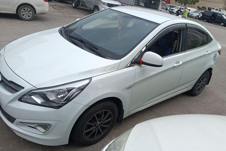 Used Hyundai Verna (older generation) 2014 1.4L Manual Smart GLS Trim