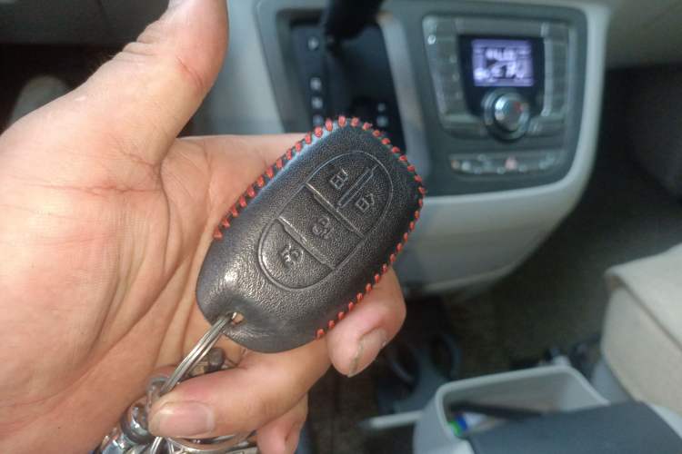 Used SAIC MAXUS G10 2016 1.9T Automatic Luxury Executive Edition Diesel China V Standard