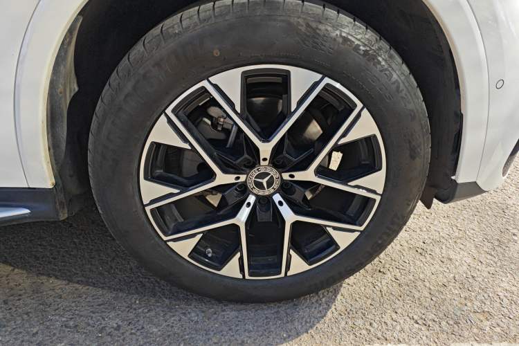 Used Mercedes-Benz GLC 2023 GLC 260 L 4MATIC Luxury Model 5 Seats Right Front Wheel Hub