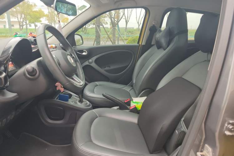 Used smart forfour 2016 1.0L 52 kW Passion Edition Left Front Seat