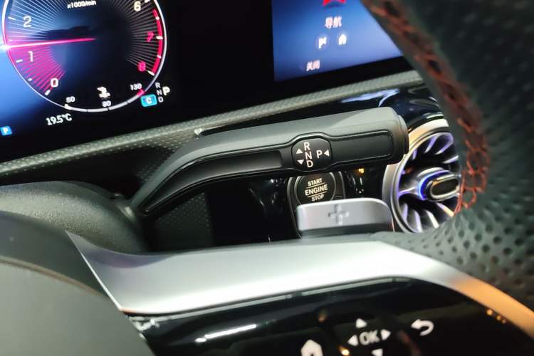 Used Mercedes-Benz A-Class 2024 Updated A 200 L Fashion Version Gear Lever