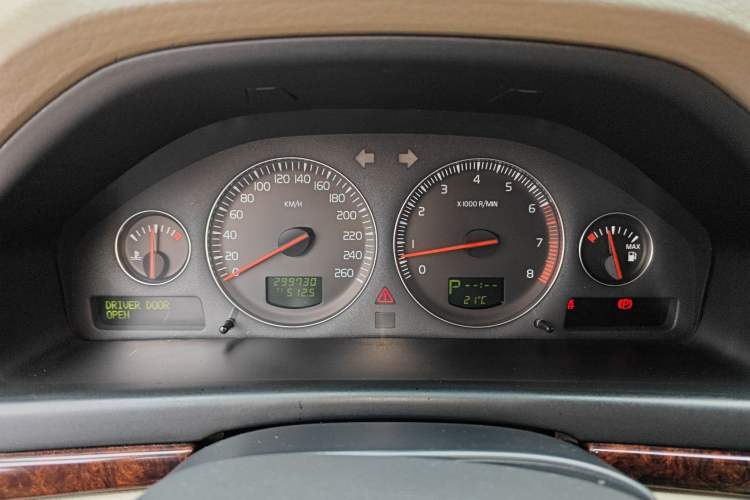 Used Volvo S80 2004 2.5T
