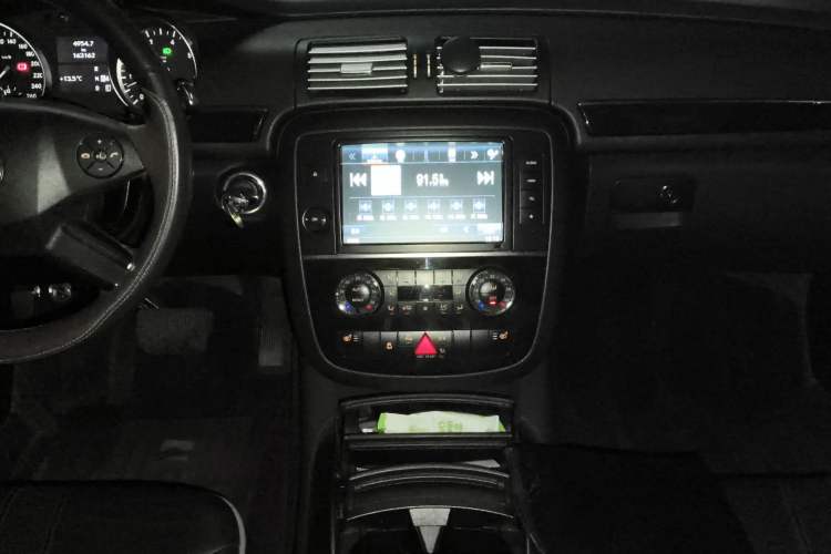 Used Mercedes-Benz R-Class 2017 R 320 4MATIC Business Edition Prestige Model
